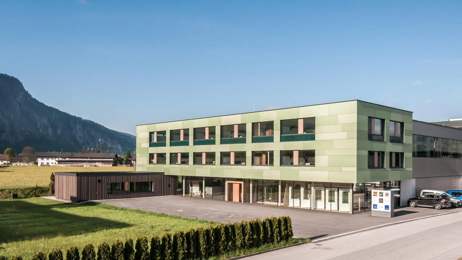 Der Stammsitz der Unternehmensgruppe Freisinger befindet sich in Ebbs in Tirol. Das Unternehmen besteht aus 10 Einzelfirmen und besch&auml;ftigt derzeit rund 150 Mitarbeiter:innen.&nbsp;